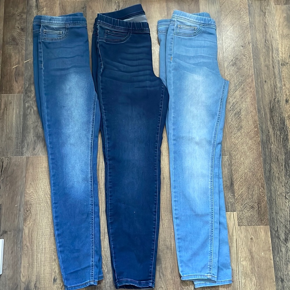 (SOLD)Route 66 Mid Rise Skinny Jean ~ Stretchy Waist